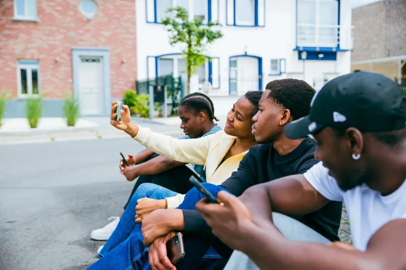 Reti che abitano i quartieri: come le comunità digitali italiane stanno riportando le persone nel mondo reale